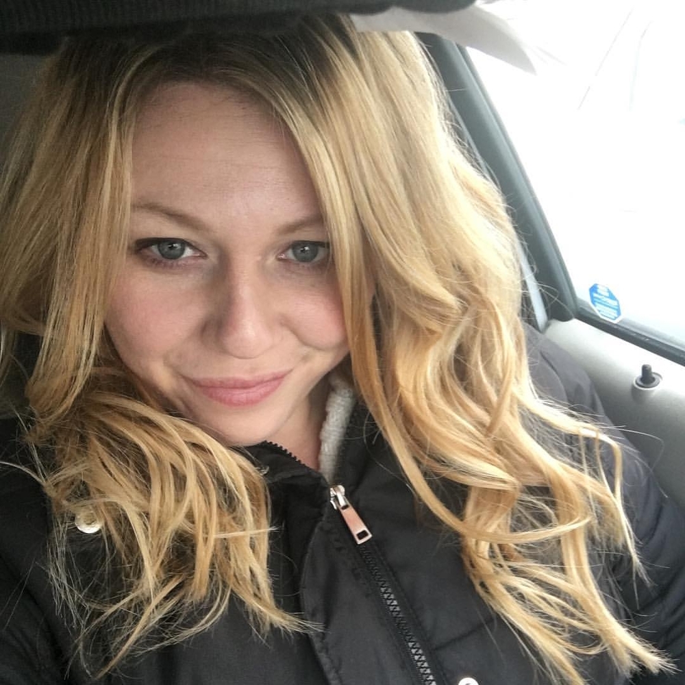 Meet your Posher, Charis